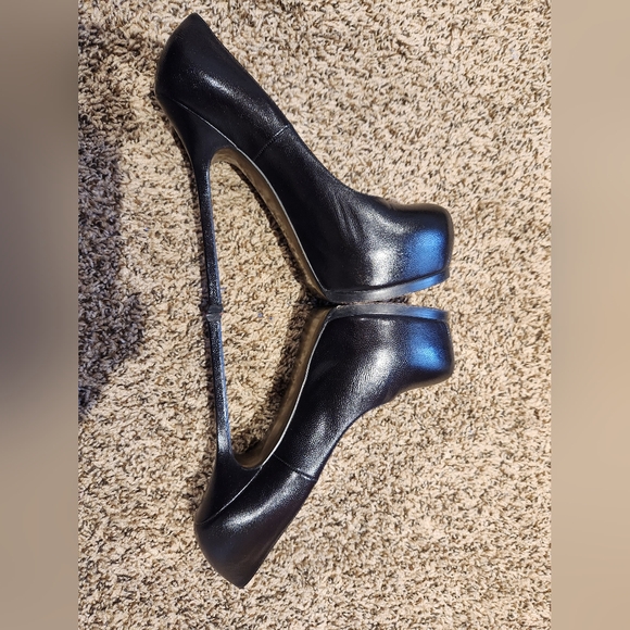 Yves Saint Laurent black leather pumps 38.5 - Picture 4 of 11